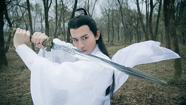 杨紫|成毅被追问介意杨紫跟别人拍吻戏？注意听成毅的回答，太心酸