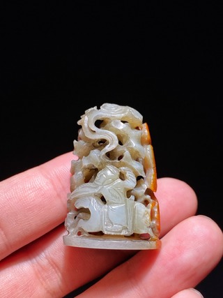 和田玉籽料|清 和田玉籽料 秋山玉 射鹿图 炉顶 把件摆件