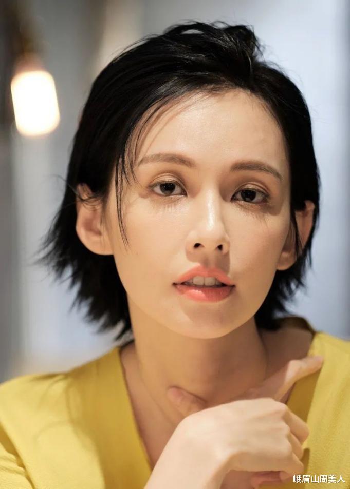 发型 今年火了一种发型叫“过耳不过肩”，洋气减龄又显脸小，还很耐看