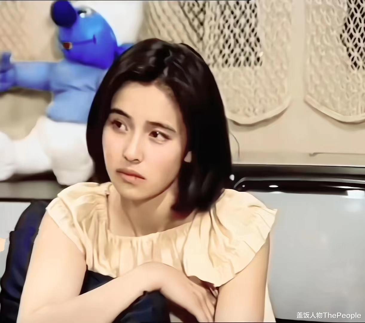 风华绝代|剧里土气十足的大妈，年轻时个个是风华绝代的大美人，差距太大了