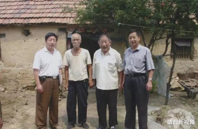 抗战时,蒙山飞虎队潜入据点锄奸,撤回根据地时发现,副营长丢了