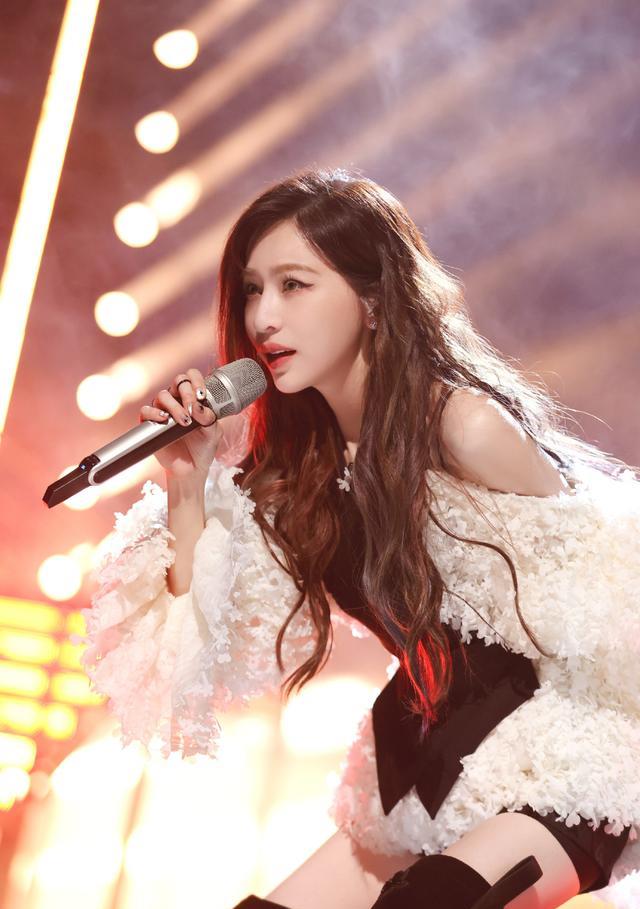 王心凌|王心凌荣获《乘风破浪的姐姐3》年度总冠军,不出意外,实至名归