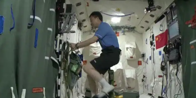 2013年杨利伟在太空听到敲门声,事后回忆:感谢当年的冷静