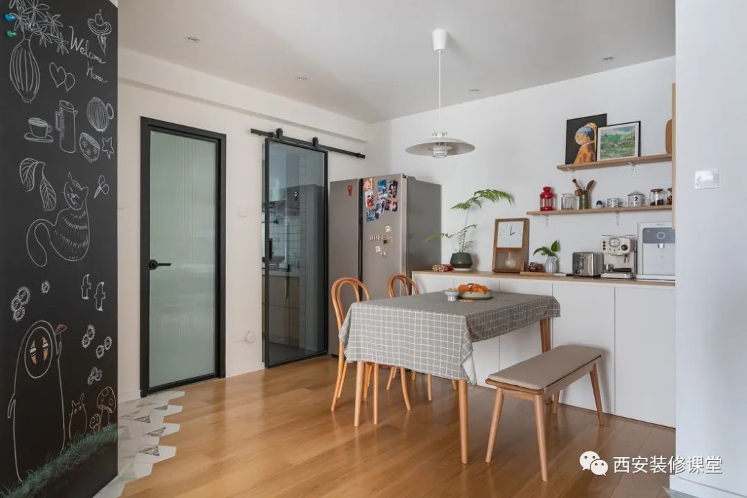 85㎡两室旧房改造，三口日式温暖家