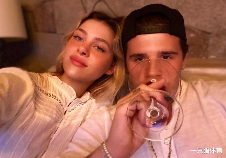 布鲁克林|小贝大儿子秀恩爱,送心形玫瑰!成天讨好妮可拉,融入女方豪门