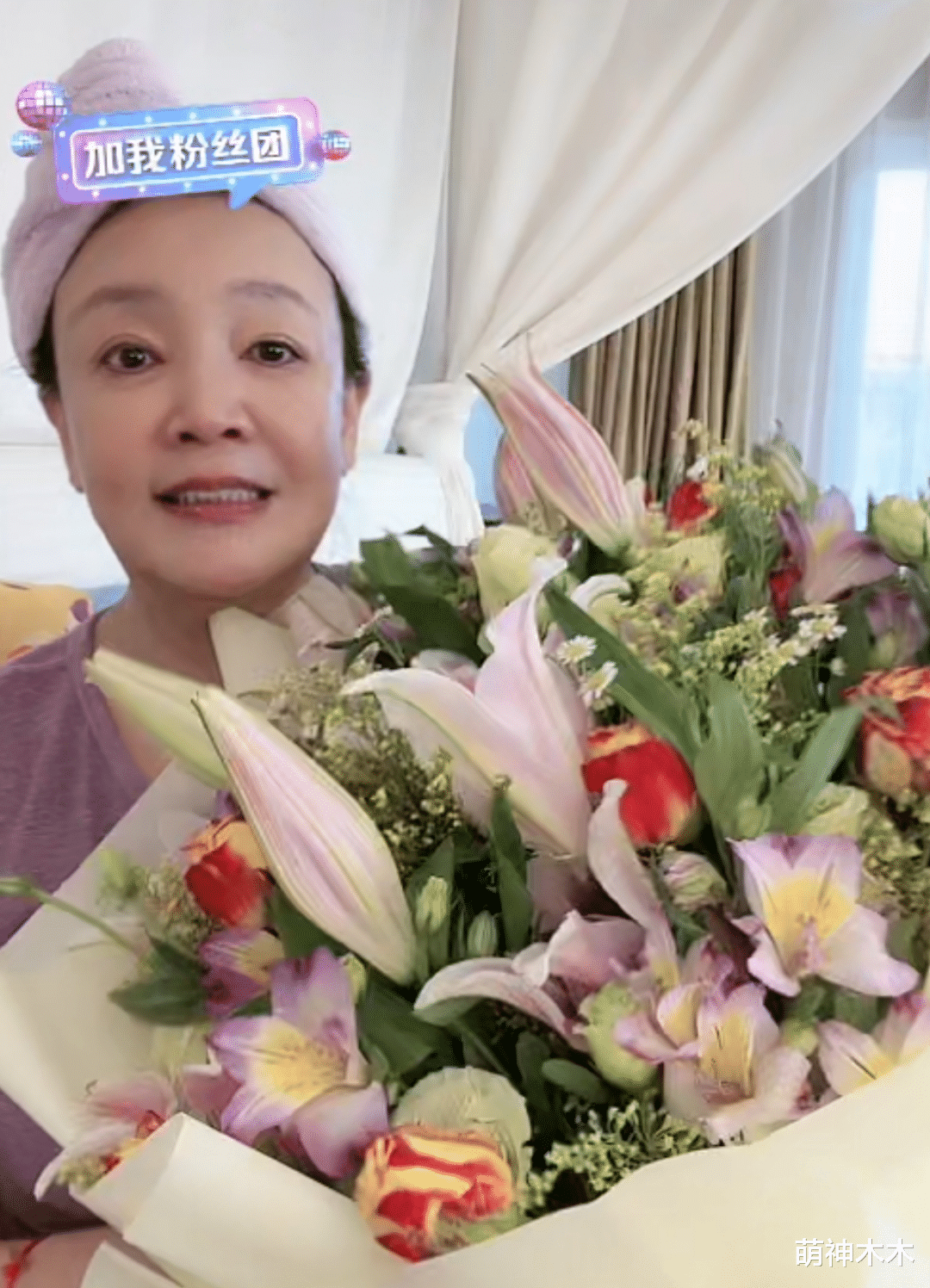 张兰|张兰卧床直播太疯狂！声音嘶哑网友刷屏劝其休息，汪小菲送花关怀