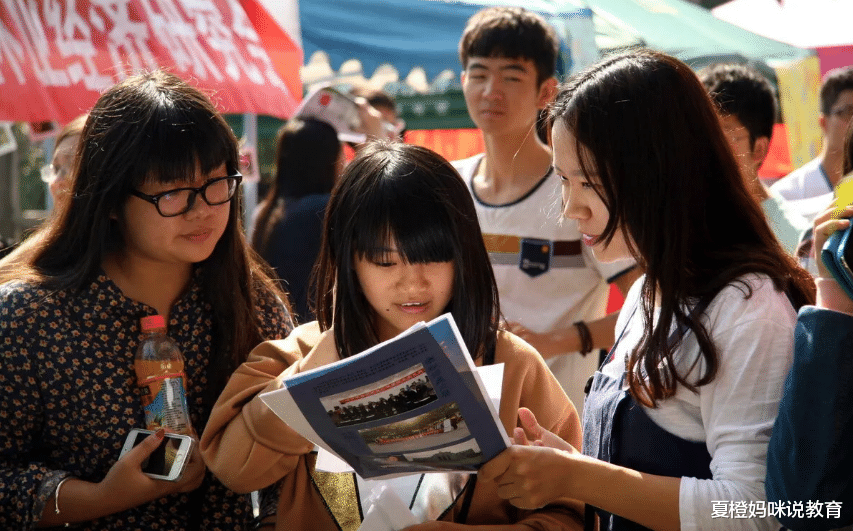 大学生|二本生毕业后可以去哪工作?多数人从事这3种工作,很真实