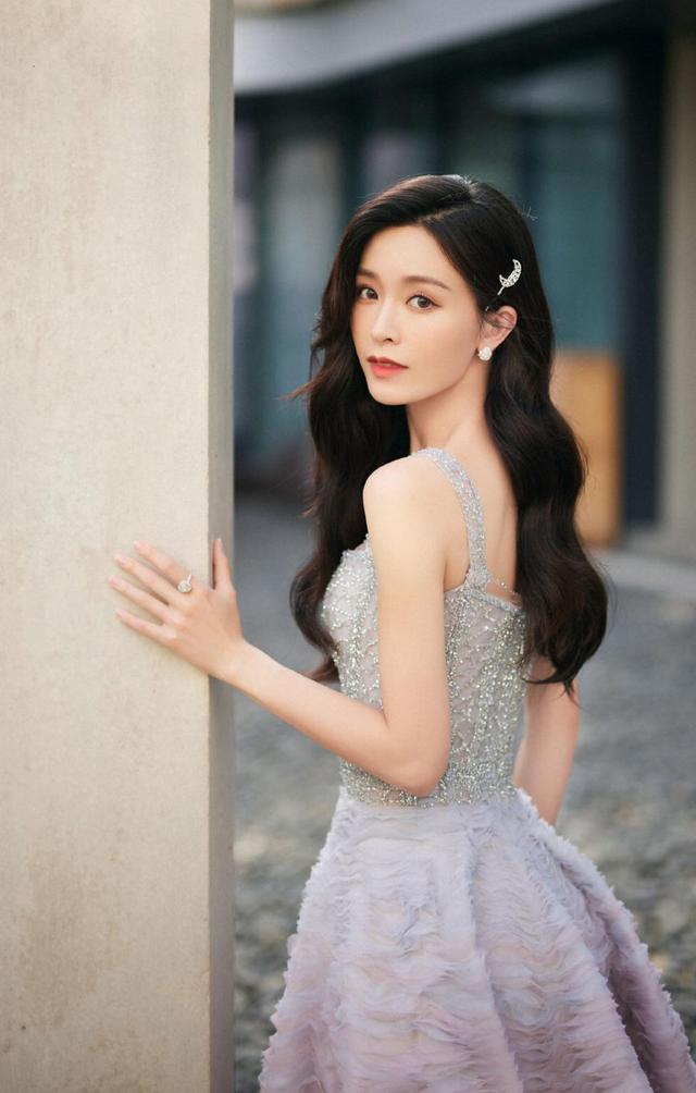 |新倚天电影7位美女换上现代装，一个比一个惊艳，你最喜欢哪个？