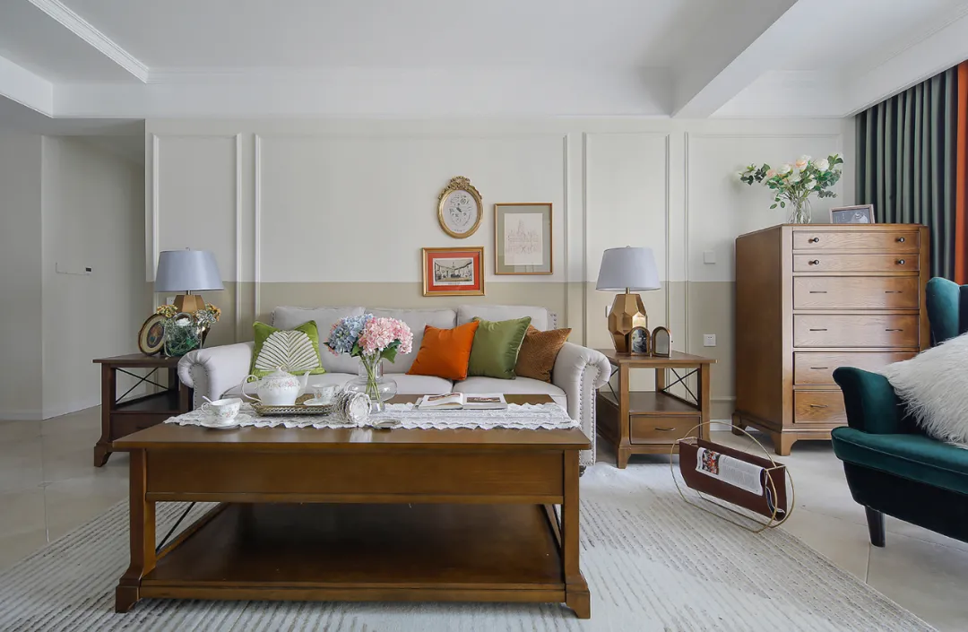 126㎡美式风格，跳脱的绚丽色彩、流畅的石膏线条，舒适慵懒又不失精致