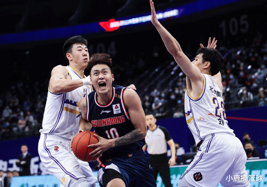 上海男篮酝酿大交易！李春江顶薪瞄准赵睿，全力打造冲冠豪阵