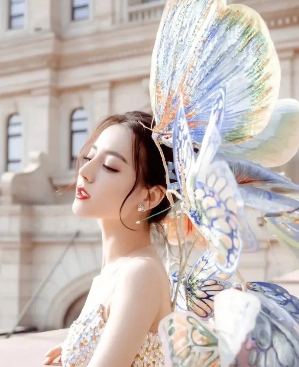 迪丽热巴|娱记再锤迪丽热巴,爆出孕期照片,膀大腰圆肚子大被认成马思纯