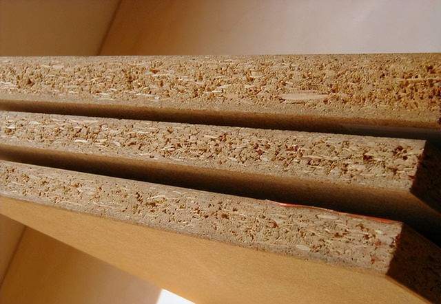 定制衣柜千万别用这个板材!有人用了这种衣柜已经~