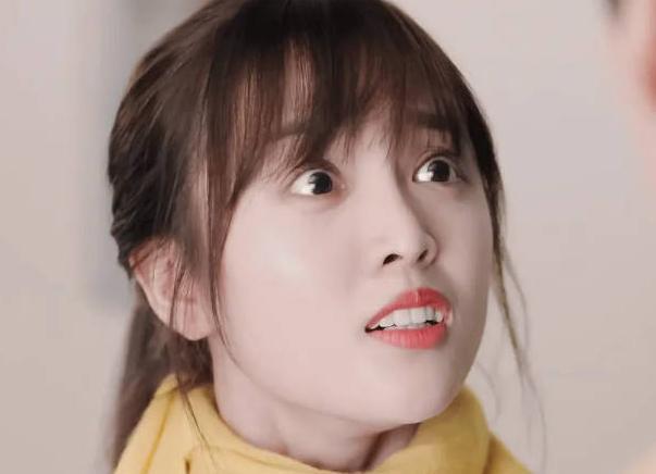 杨幂|明星变美花样多，杨幂用假屁股垫，倪妮贴反了假眉毛