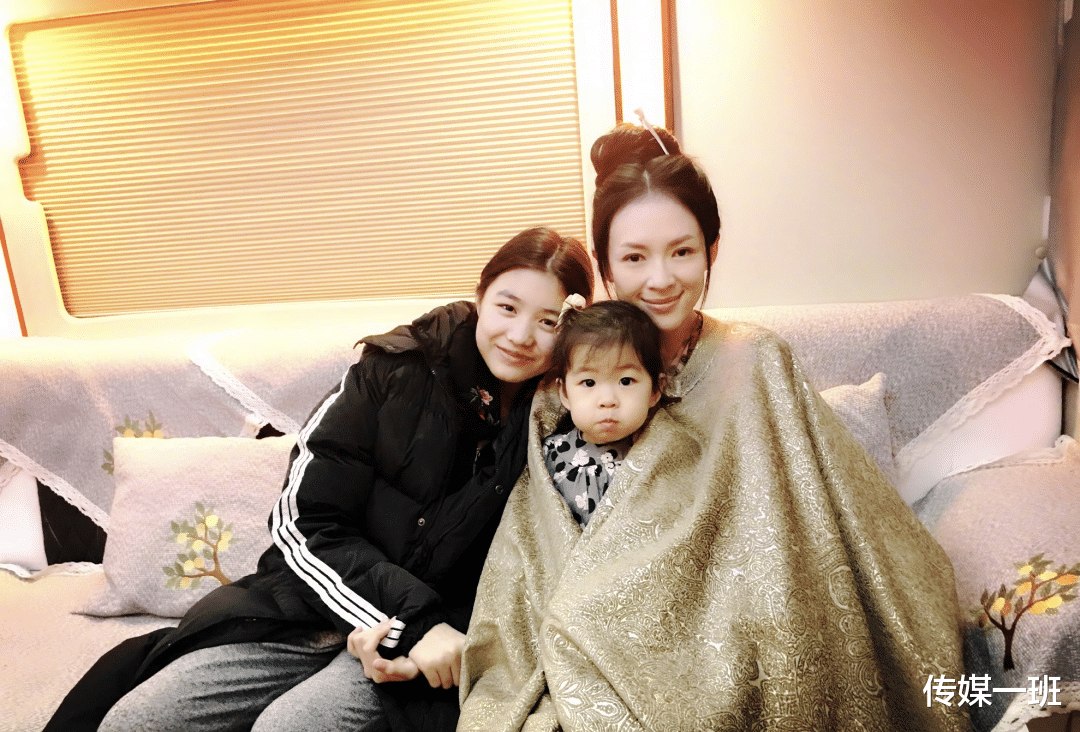 汪峰|汪峰神秘二女儿汪璟怡近照曝光,父女俩逛街买钻戒疑为章子怡庆生