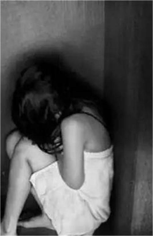 江苏一女子裸睡,忘记关门遭邻居两次强奸,以为自己在做梦