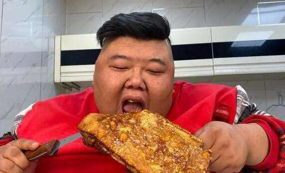 脚气 600斤胖猴仔减肥效果显著，其体重曝光，网友：有脚气