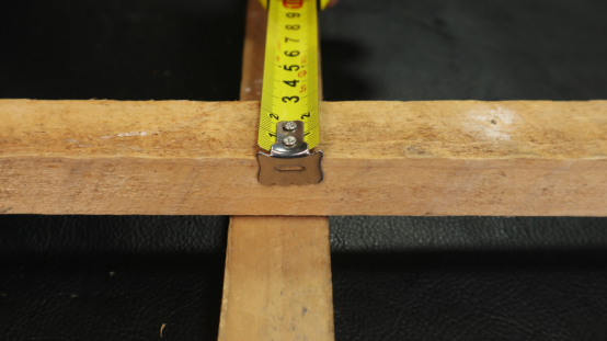 家里有卷尺的要留意,我也是今天才知道,原来卷尺上还隐藏小开关