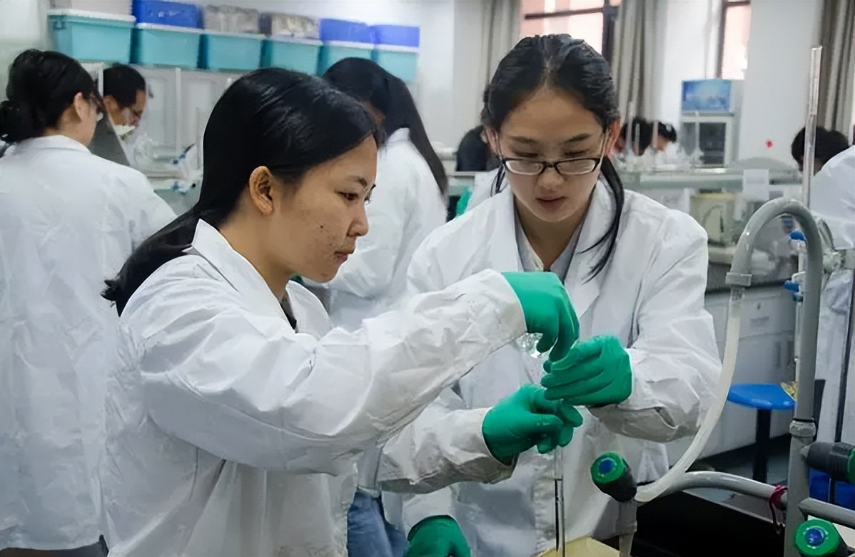 券商|研究生才有的“隐藏福利”，本科生羡慕不已，难怪考研热度这么高