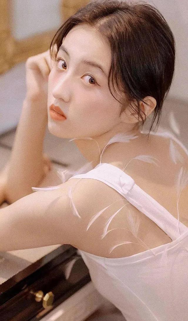 张子枫|张子枫恋情爆上热搜!网友:怎么不是吴磊