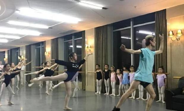 杨丽萍|男版杨丽萍:除了跳舞连衣服都不会洗,身价百万却无人愿嫁