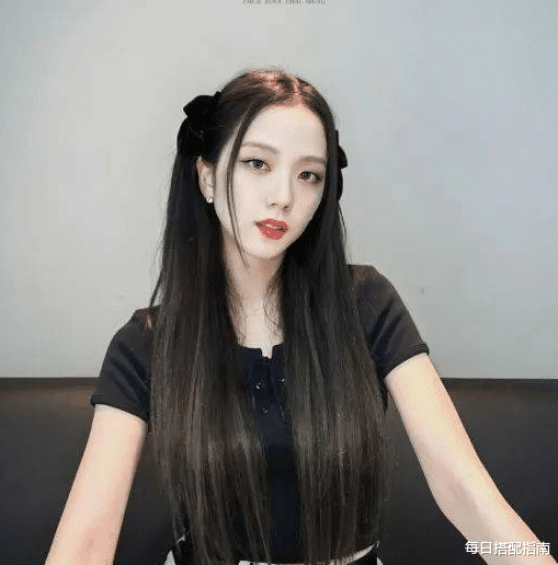 发型 别再留黑长直了，显脸大又土气！这5款发型百搭不挑人，还很耐看