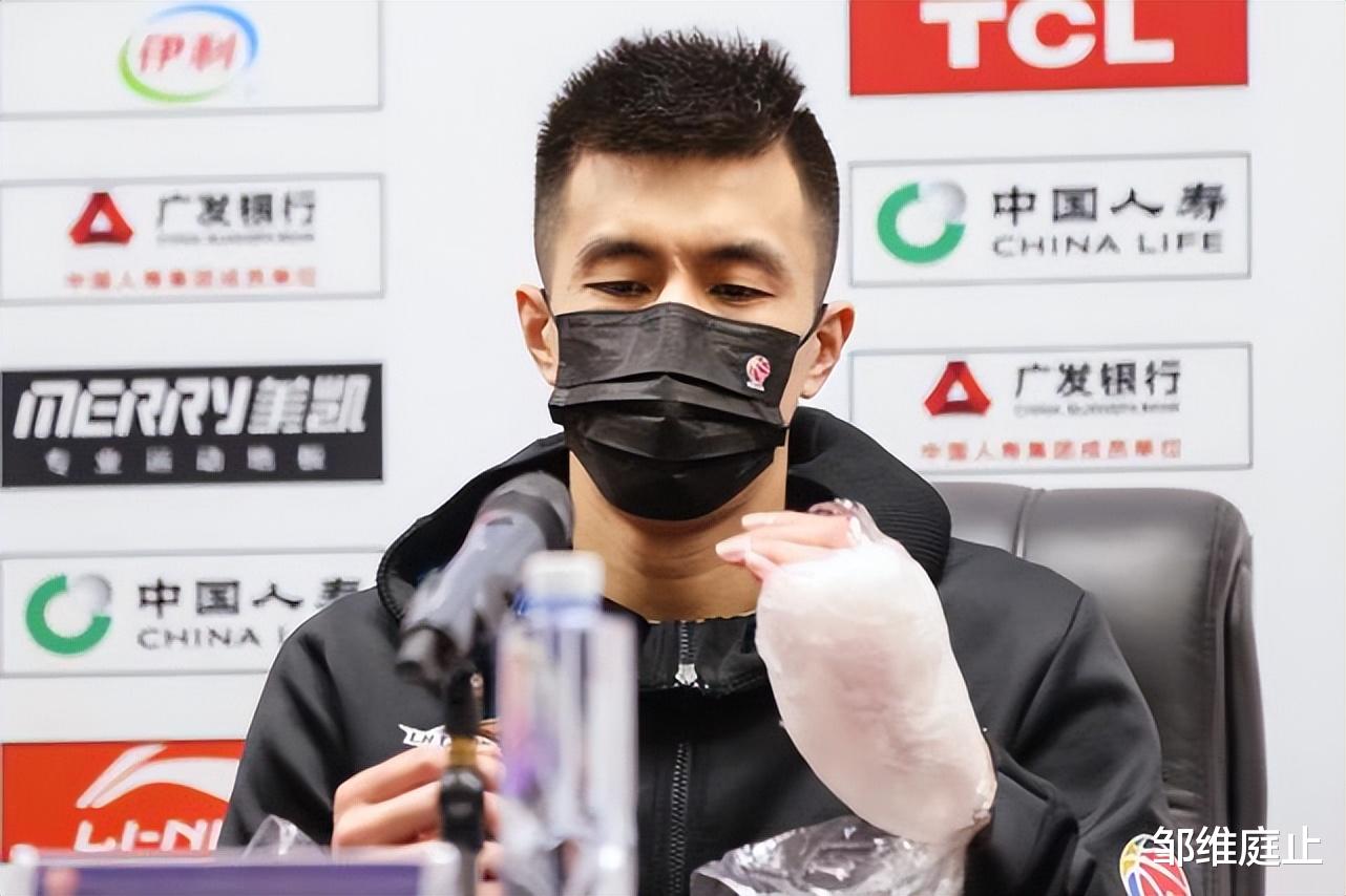 郭艾伦|保重身体！郭艾伦手缠绷带出席发布会，fmvp也是可以放手的