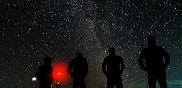 南极冰层隐藏着“坠毁UFO”?卫星拍到奇怪结构,它究竟是什么?