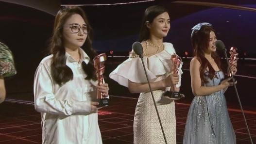 沈曼|沈曼直播再次痛哭，跳槽是要给违约金的，会努力站稳脚跟成长进步