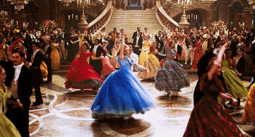 宋智雅|《灰姑娘》的变装礼服:穿上裙子要45分钟,上厕所只能用盆 。