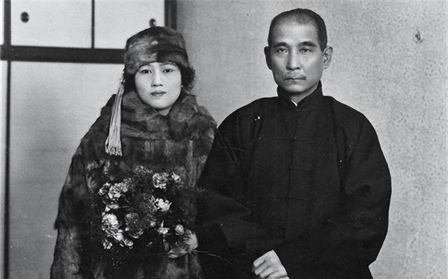 孙中山想把大清门改成中华门,牌匾拆除后,看到背面却放弃改了