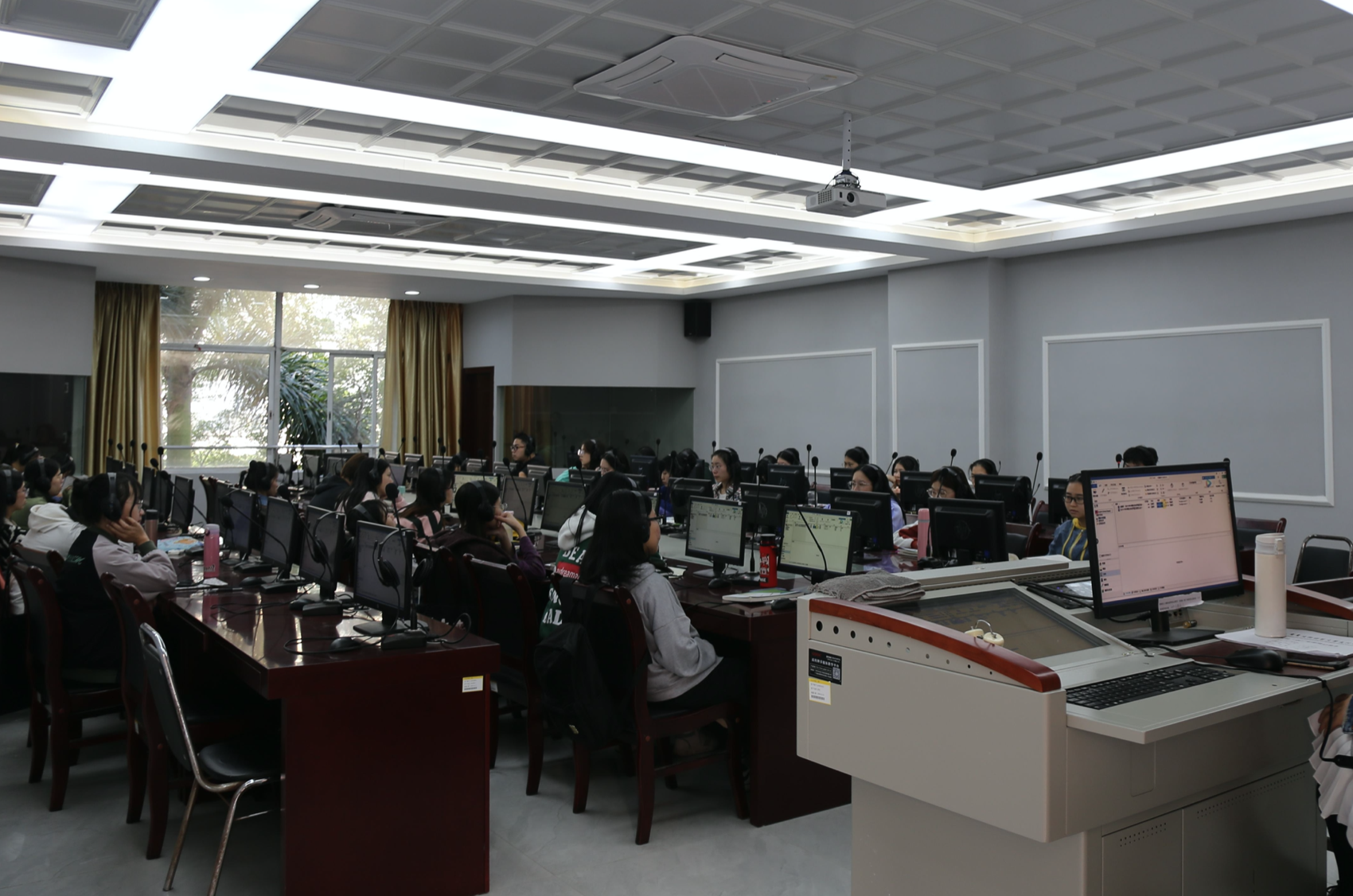 大学|理科女生：就业率很高的6个专业，适合女生报考，发展前景不会差