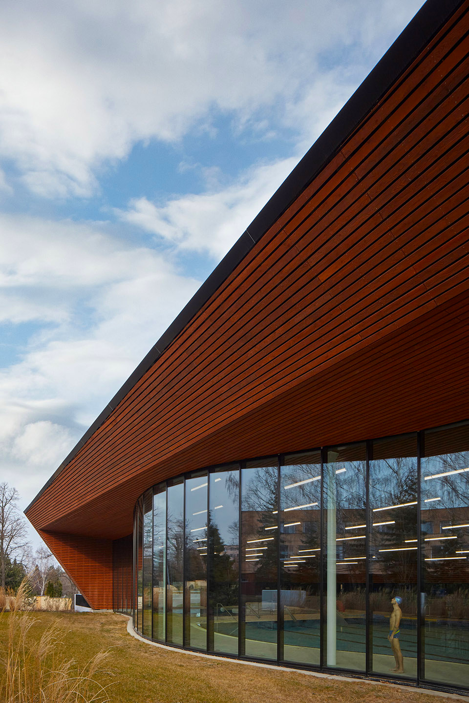 亿伽设计│温泉设计│Louny市政游泳馆:将泳池的活动场景置入城市公共空间