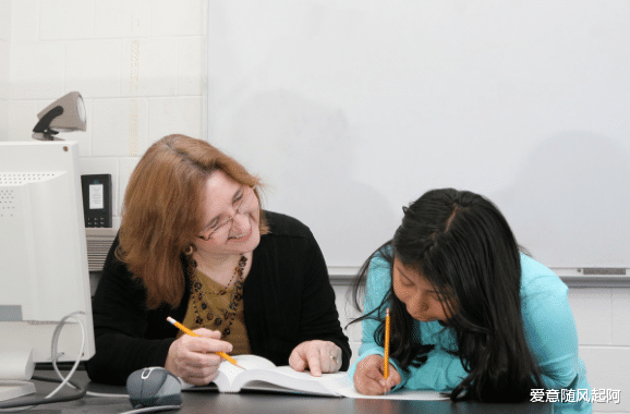 |职场中，领导与同事之间的关系如何划分？