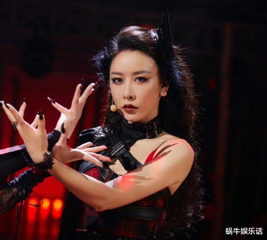 毛俊杰|浪姐毛俊杰遭联交所谴责引热议，人设塌房，月薪30万，曾网暴海关