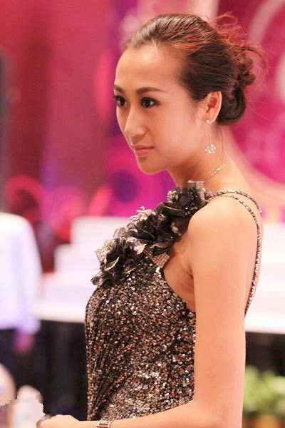 钟丽缇|五年剖四胎没时间坐月子，端茶递水吃冷饭，婚姻带给了蒋丽莎什么