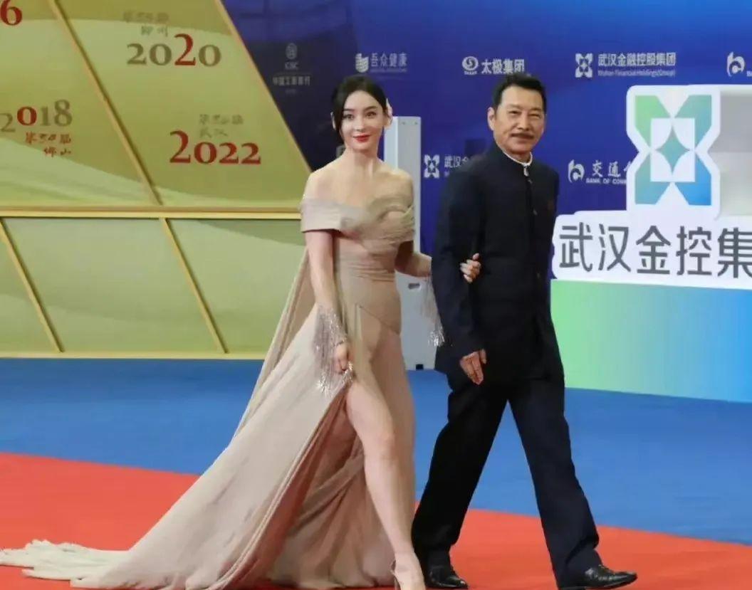 杨幂|8位女星的生图：杨幂腿不直，赵丽颖身材比例受争议