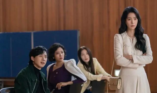 黑暗荣耀|《黑暗荣耀》崔恩廷被逼到下跪求饶，女主又收获一枚复仇棋子