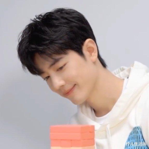 肖战|某品牌方续约肖战，发文表示激动之心：好想发，快忍不住了