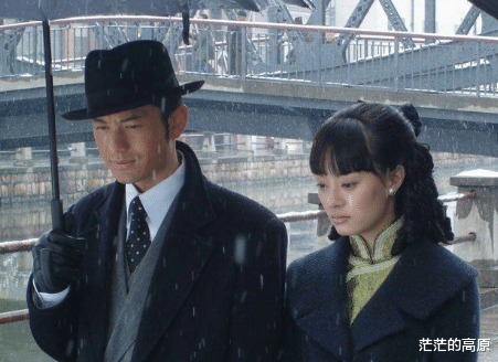 许文强|能够凭借着《上海滩》中许文强的形象，堪称经典的周润发，的确有点门道！