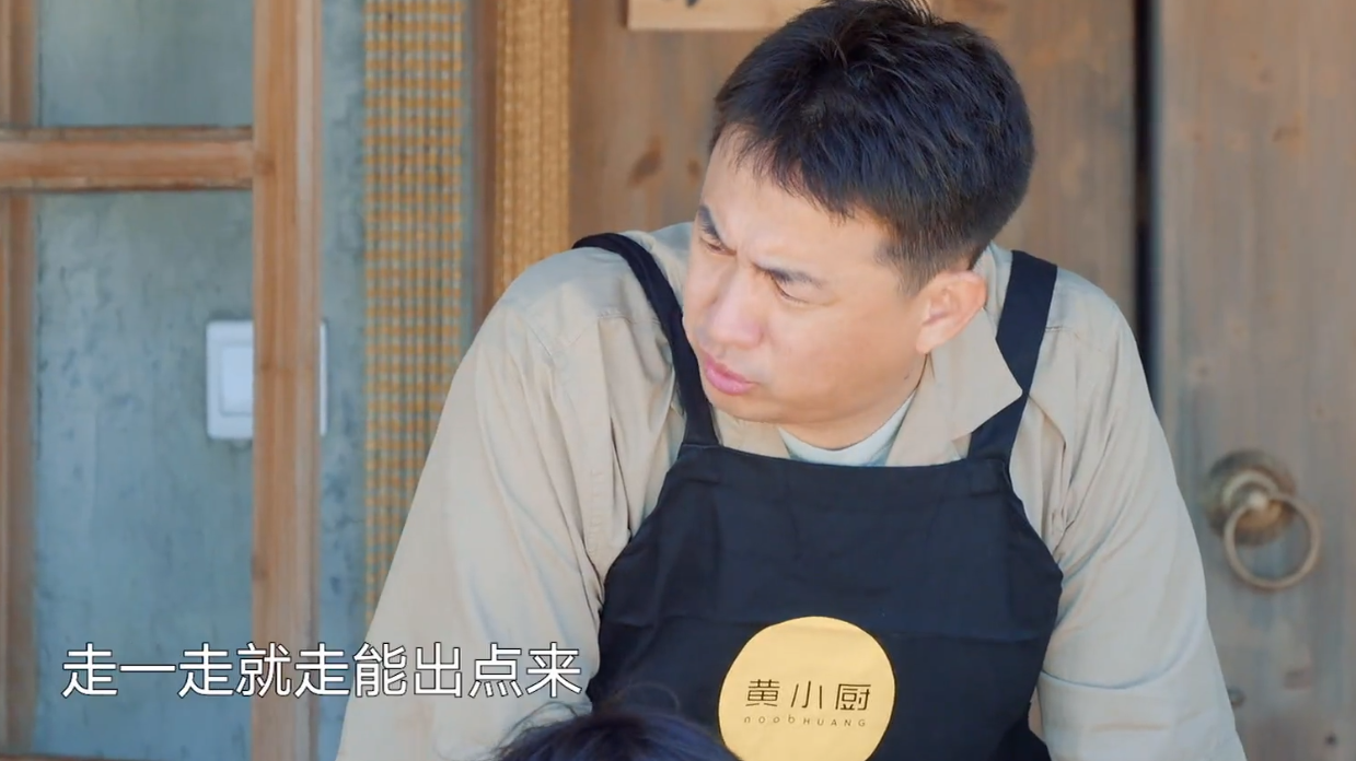 张艺兴|凌晨4点睡，空腹喝冰水，张艺兴突发肠绞痛发低烧：疑似得了重病