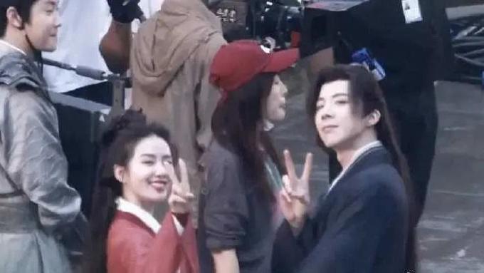 关晓彤|淡雅女星被富婆暗算？关晓彤甩锅鹿晗？王思聪被踢出万达？刘亦菲富二代分手瓜！