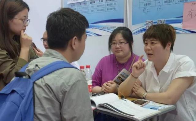 龙子湖|最难毕业季实至名归,毕业生无奈表示:别再逼了,已经在卷