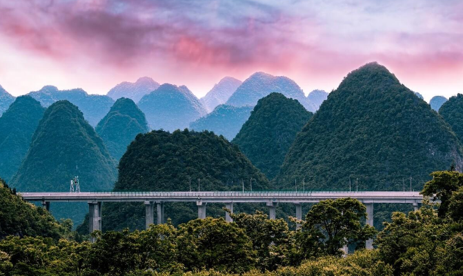 |贵州兴义气候舒适，环境佳，是养老旅居的首选