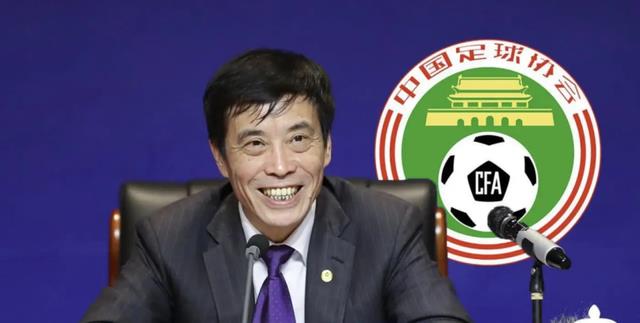 国足换帅时间和方案揭晓！陈戌源不装摊牌了，梅西鼓励中国男足