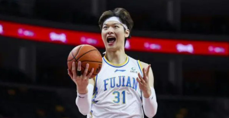 王哲林|通过换队重生！CBA最失意超巨甩掉数据刷子帽子 已能争冠了？