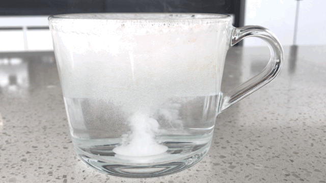 不管水壶水垢多厚多脏,教你这么做,水垢自动掉下来,简单又干净