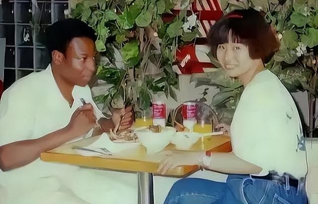 7年生15个孩子:中国女子执意嫁给黑人,生活现状“不堪入目”