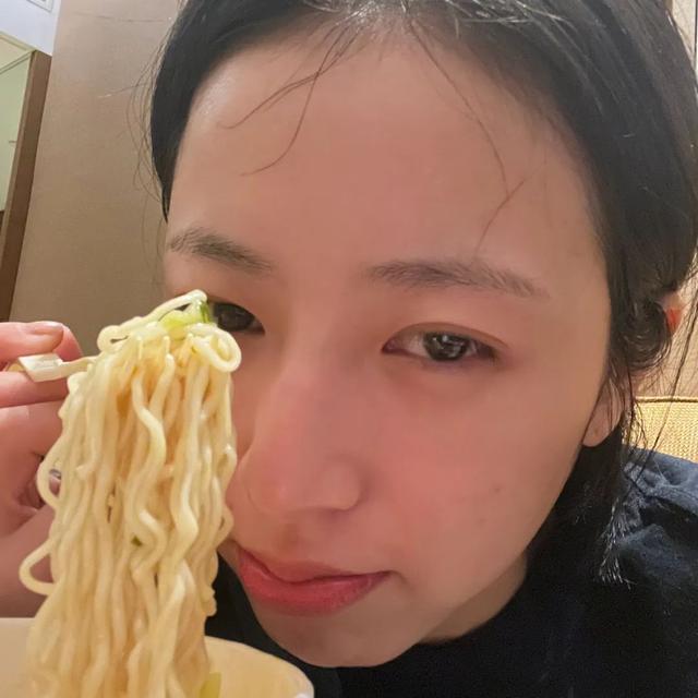 明星素颜 素颜和解?不如摆脱所谓强权定义的“美”