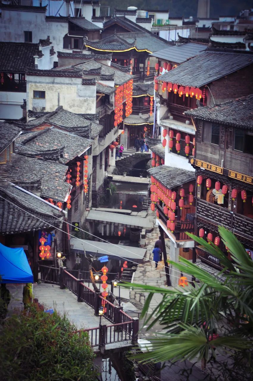 梯田|中国又一美景地刷屏外网，耗资26亿，建在悬崖上的仙侠世界，外国人：中国神仙住的地方