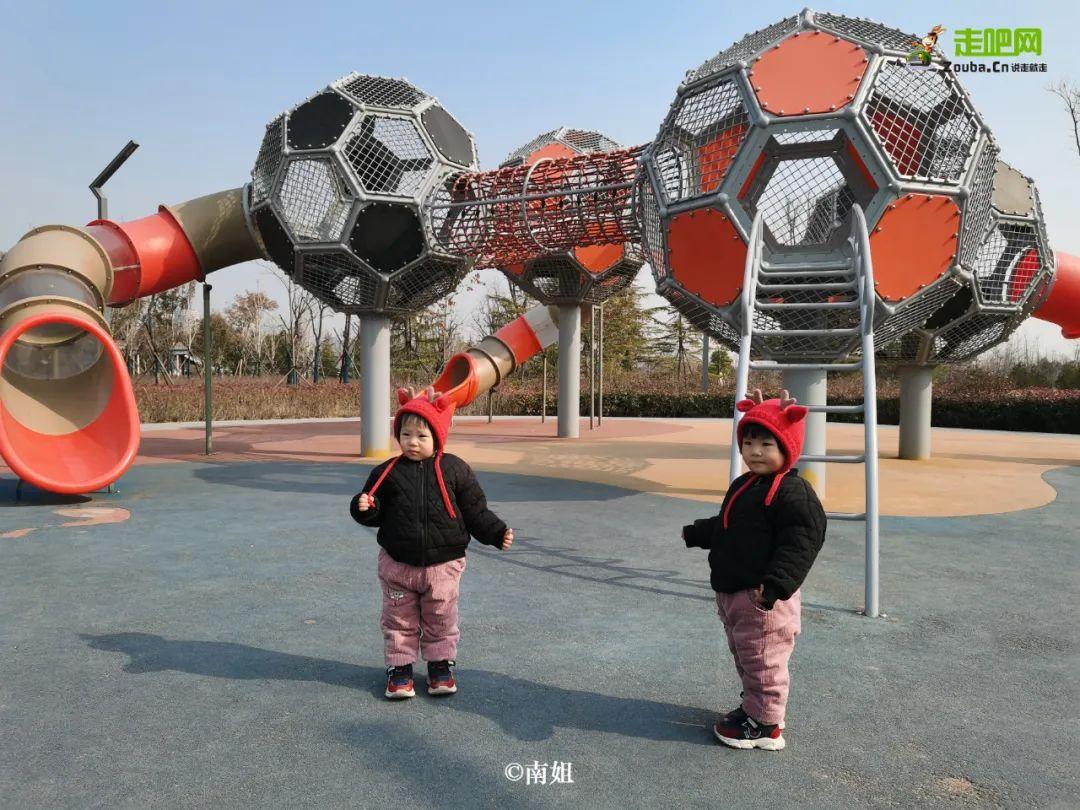 旅行|她放弃18年的工作，和老公双双辞职，带双胞胎女儿自驾游一年